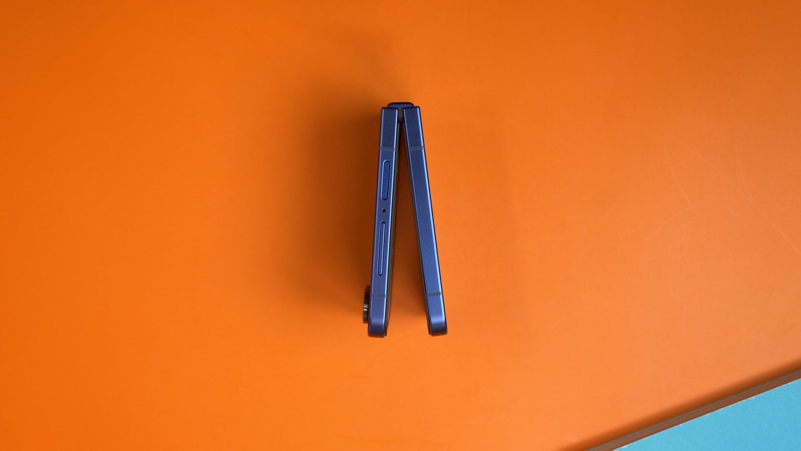 Apple should ditch the iPhone Fold and make a Z Flip 7 rival instead